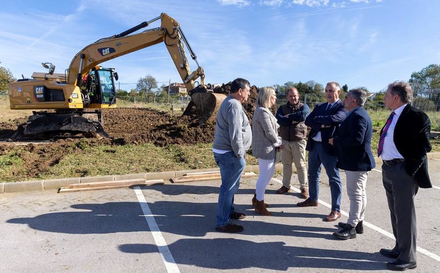 Las autoridades políticas visitan las obras en Santillana del Mar.