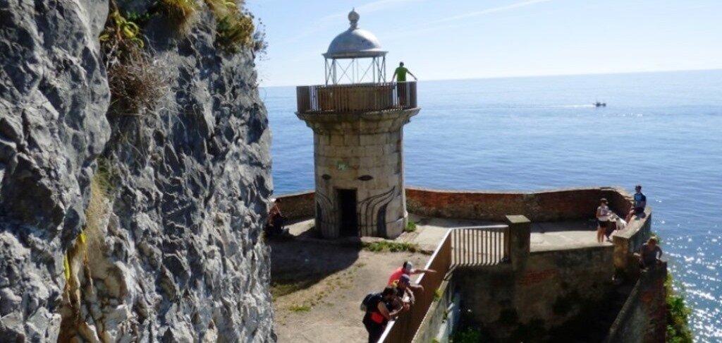 El Faro del Caballo en Santoña. R.A.