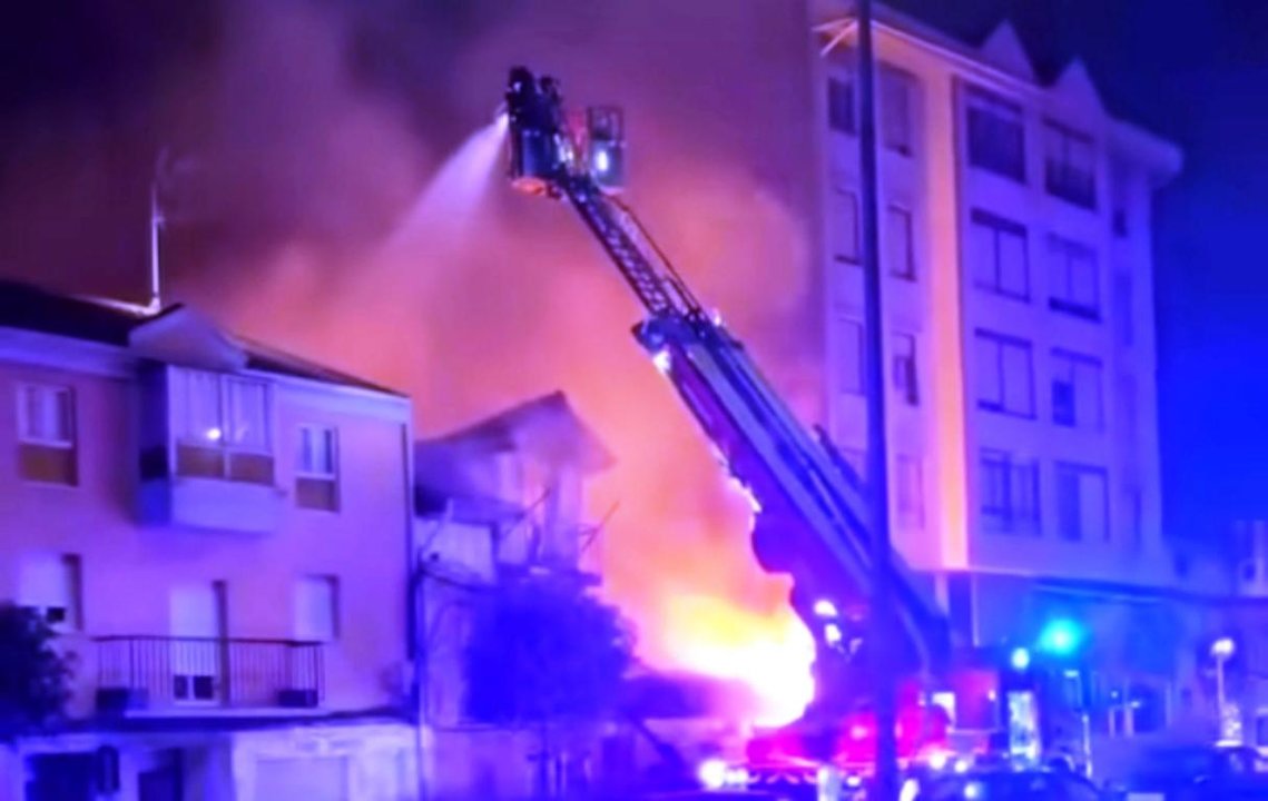 Los Bomberos apagaron el fuego.