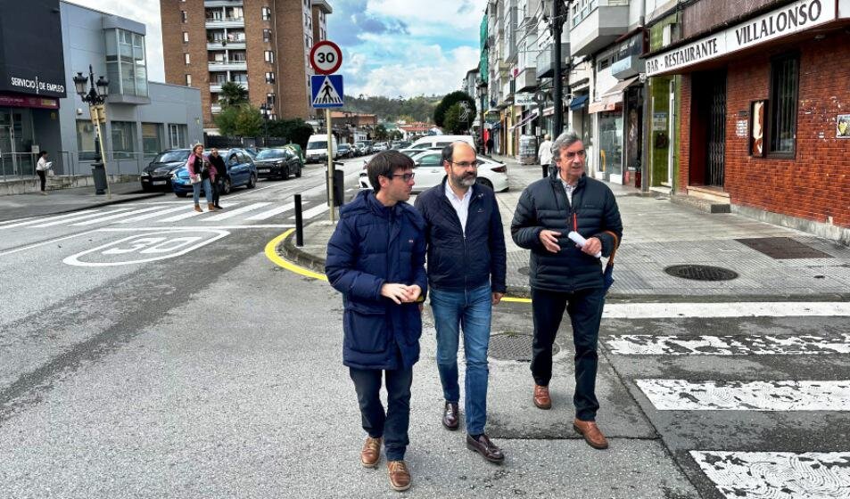 Los políticos en la Avenida del Besaya.