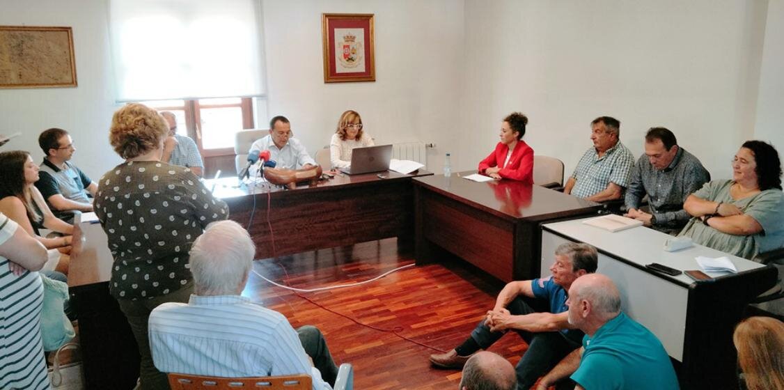 Pleno en el Ayuntamiento de Molledo. R.A.