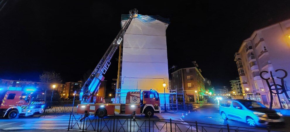 Los Bomberos en un parque de Laredo.