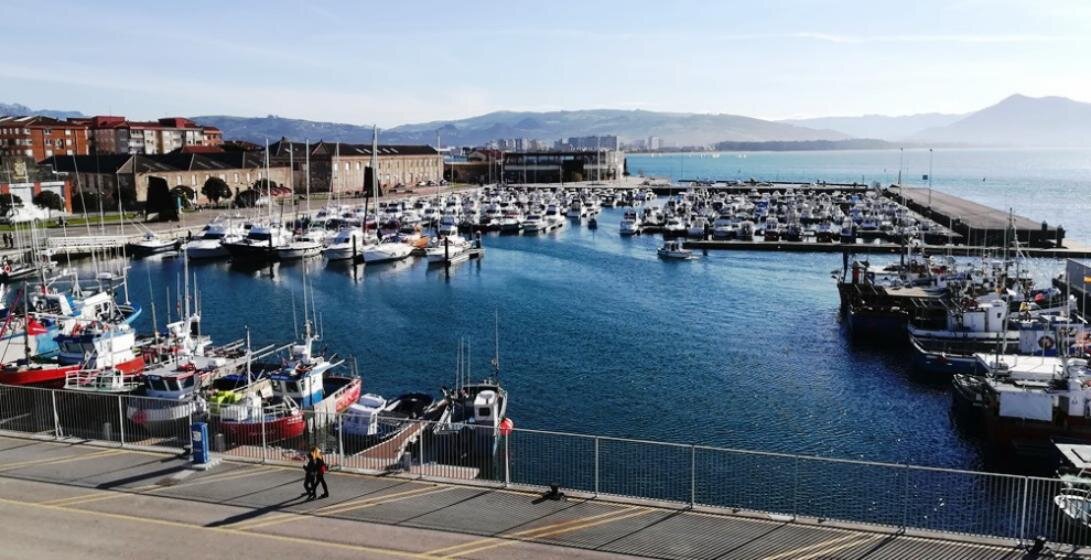 Atraques en el puerto de Santoña. R.A.