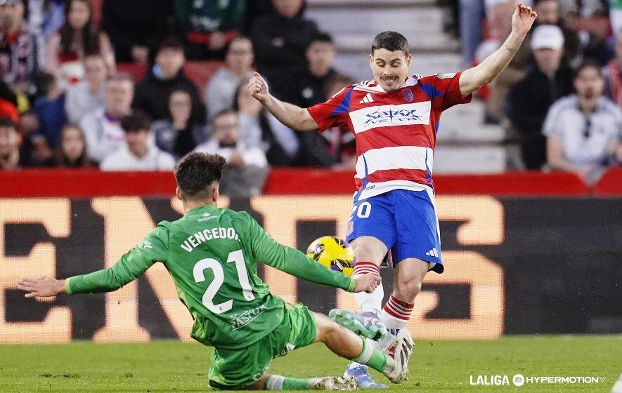 El Racing no rompió la maldición de Los Carmenes.