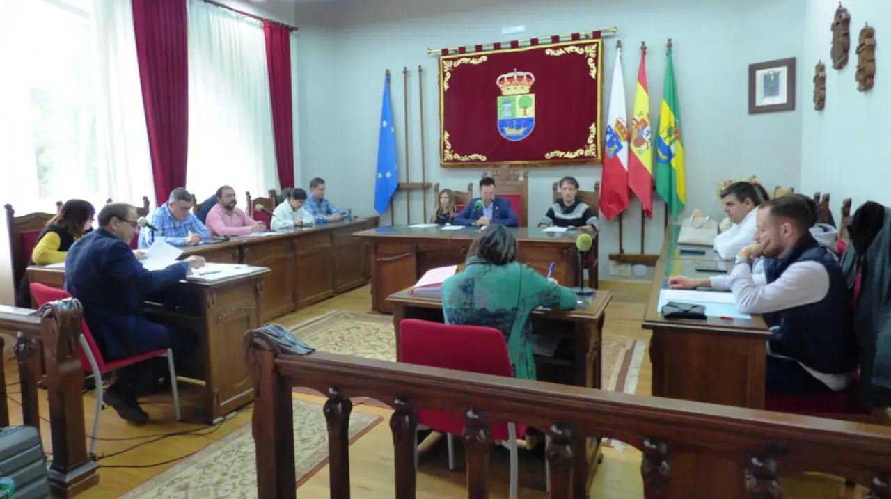 Pleno municipal de Colindres. R.A.