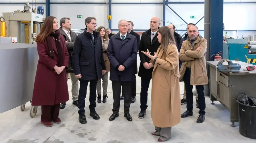 Las autoridades políticas y representantes del Grupo visitan las instalaciones.