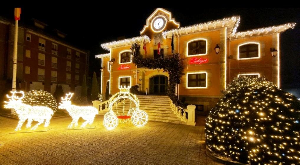 Iluminación del Ayuntamiento de Piélagos.