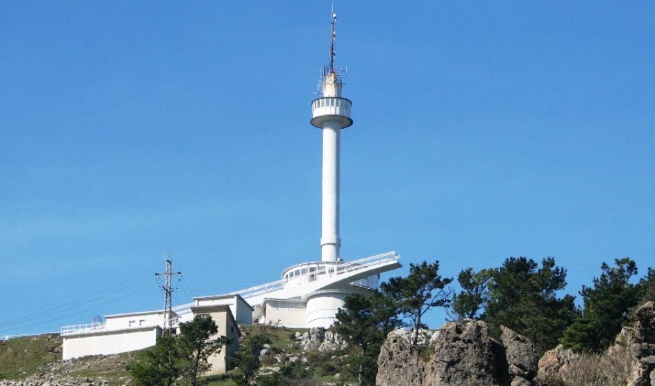 Monumento al Indiano en Peña Cabarga.