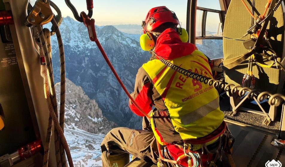 Un momento del rescate en los Picos de Europa.