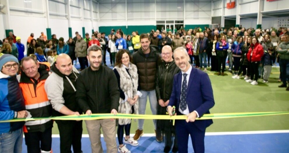 Acto de inauguración del pabellón en el colegio Trasmiera.