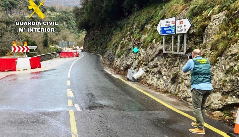 Obras en el desfiladero de La Hermida.