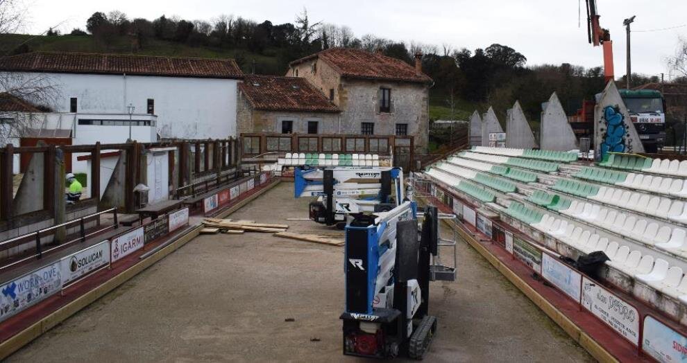 Obras de la cubierta en la bolera de Arce.