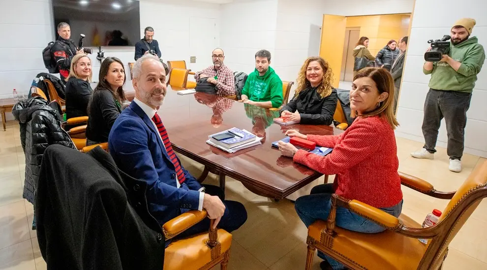 La presidenta de Cantabria, María José Sáenz de Buruaga, y el consejero de Educación, Formación Profesional y Universidades, Sergio Silva, se reúnen con los representantes de las organizaciones sindicales docentes.
29 ENE 24