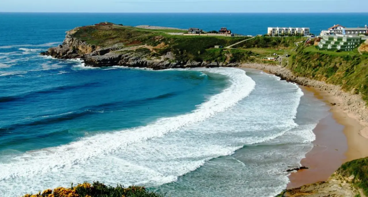 Zona de la playa de Los Locos en Suances.