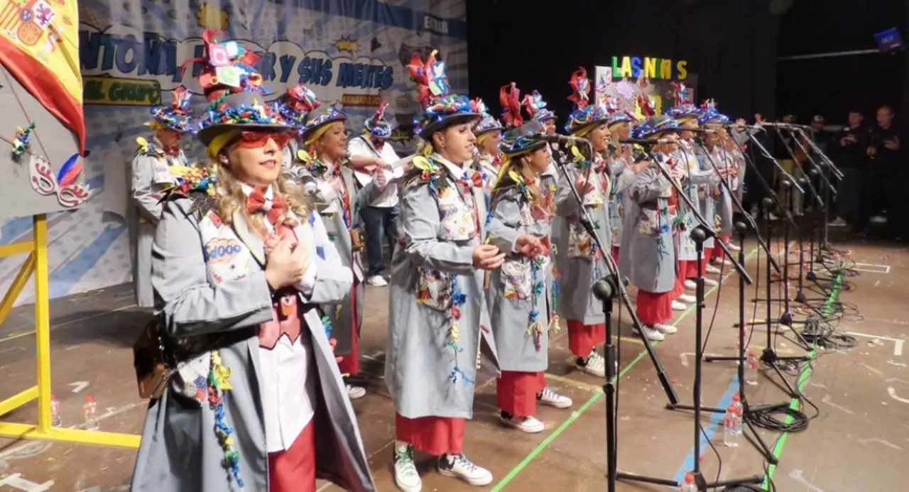 Murga Las Niñas en el Concurso de Santoña. R.A.