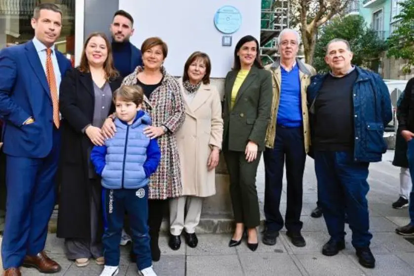 Acto de descubrimiento de la placa en Santander.