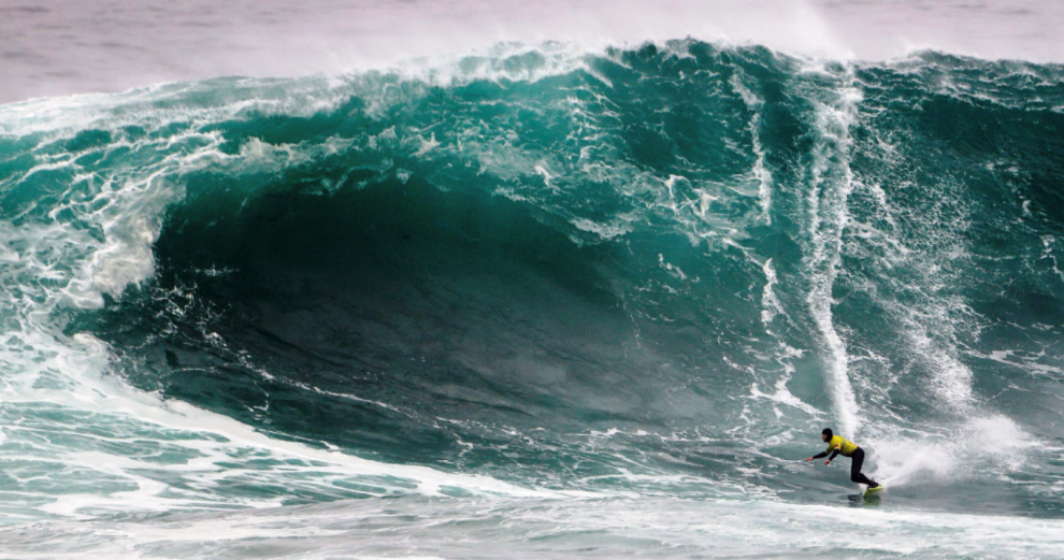 Surfista en La Vaca Gigante.