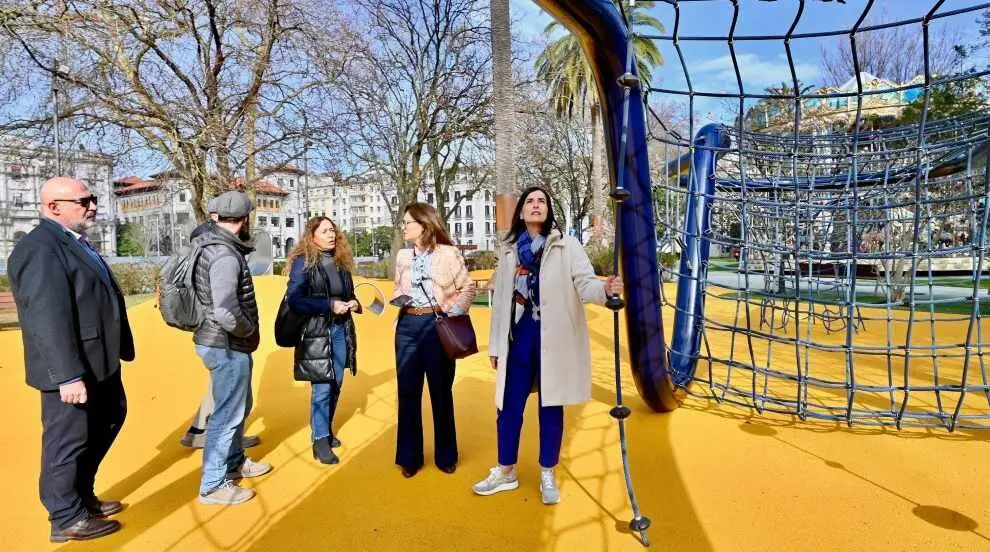 Visita al parque infantiles de los Jardines de Pereda.