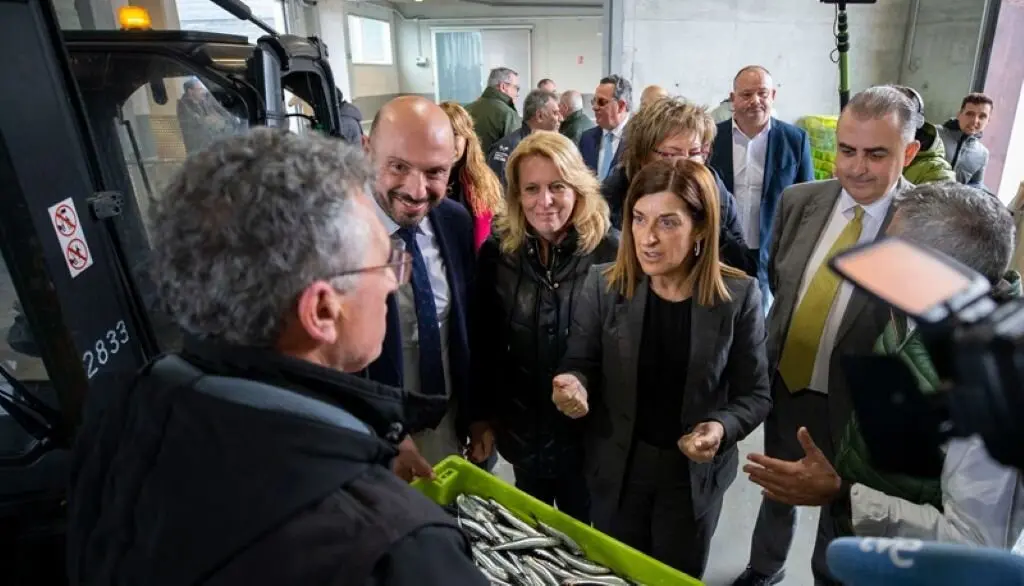 Un momento de la inauguración de las obras en la lonja de Laredo.